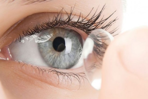 Предимства и недостатъци на контактните лещи